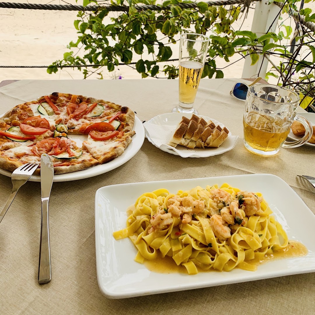 Agua Beach Restaurant: appetizing food at beach restaurant