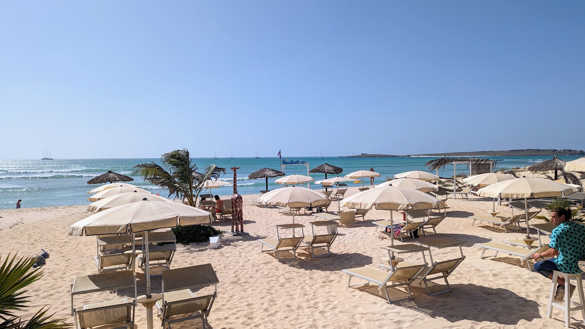 Agua Beach Restaurant: attractive beach restaurant setting