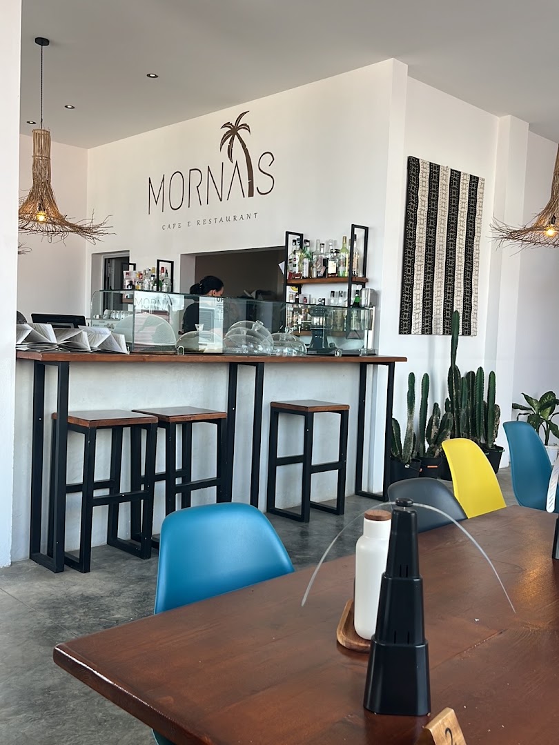 Mornas Cafe e Restaurant: clear, inviting interior atmosphere