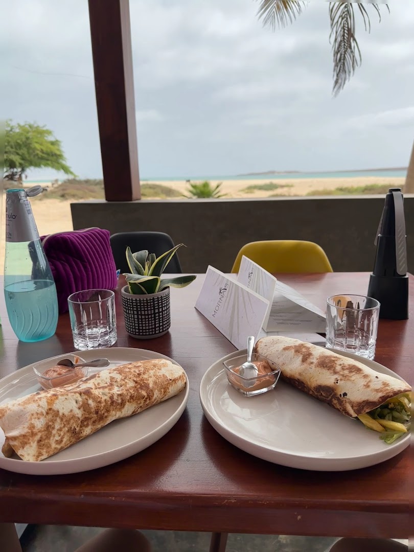 Mornas Cafe e Restaurant: appetizing food with scenic view