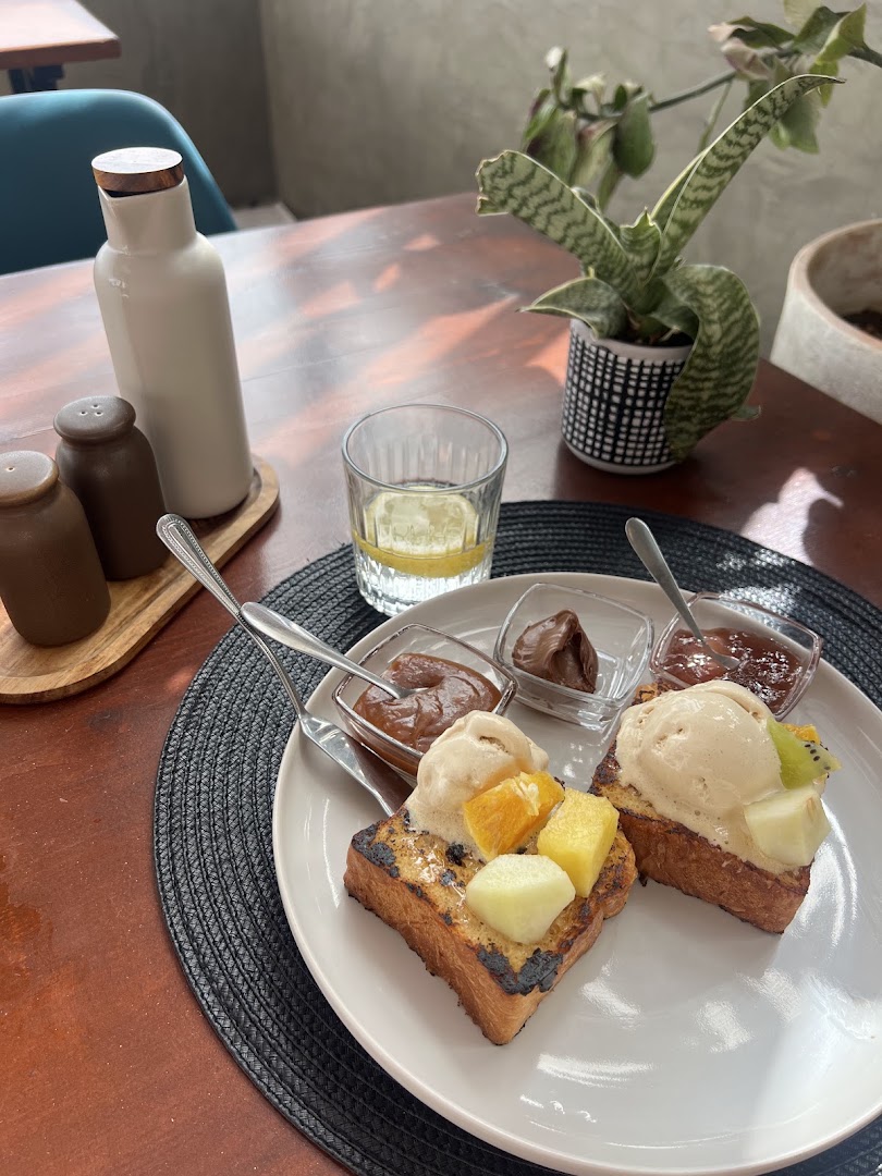Mornas Cafe e Restaurant: appetizing and high quality food photo