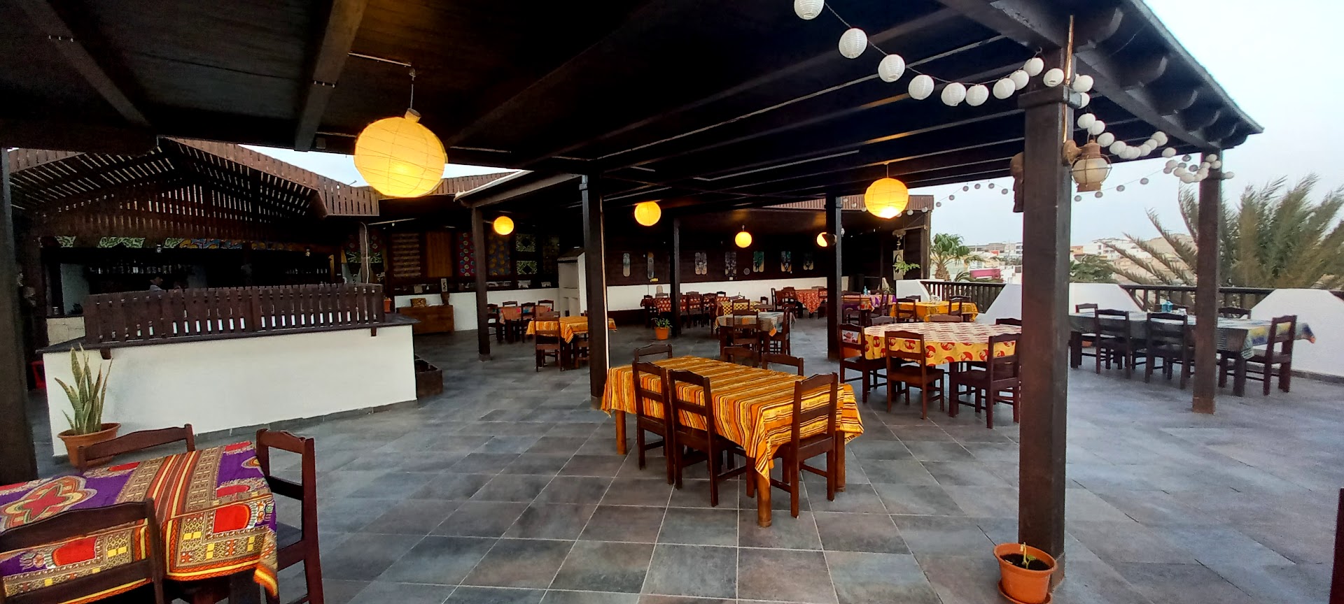 Porton di Nos Ilha: clear view of restaurant terrace