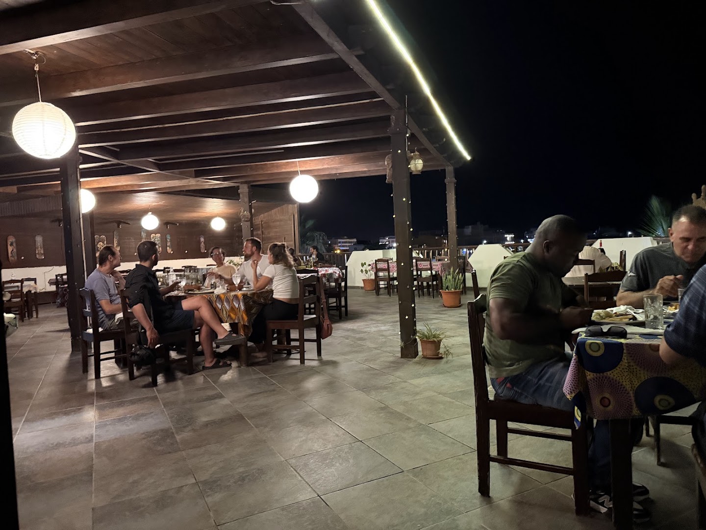 Porton di Nos Ilha: inviting restaurant terrace atmosphere