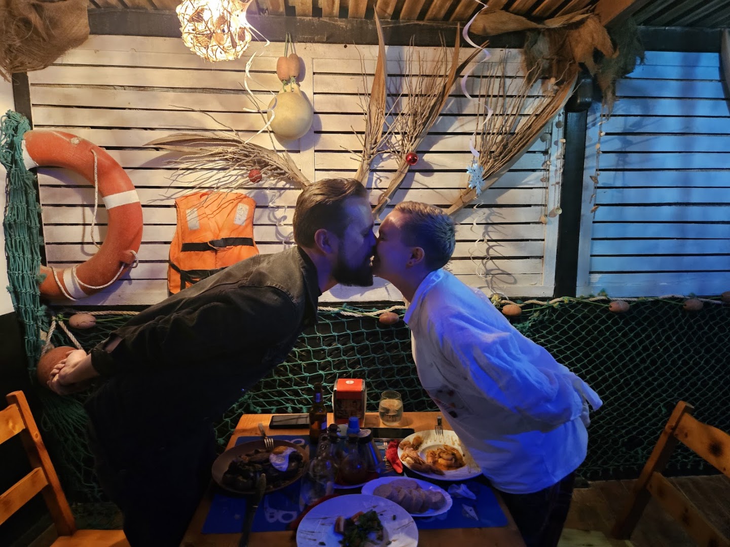 Restaurante Mar Azul: customers enjoying the atmosphere