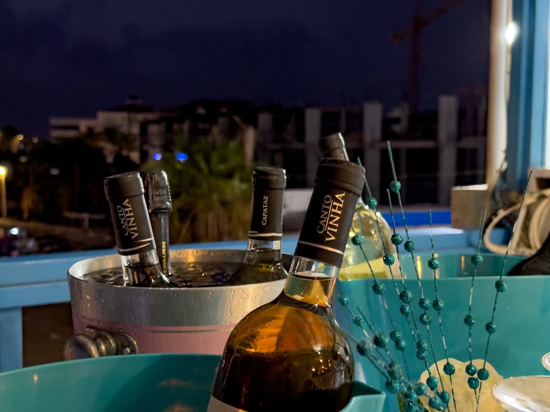 LobStar Enjoyable Seafood Restaurant: appealing restaurant drink service photo