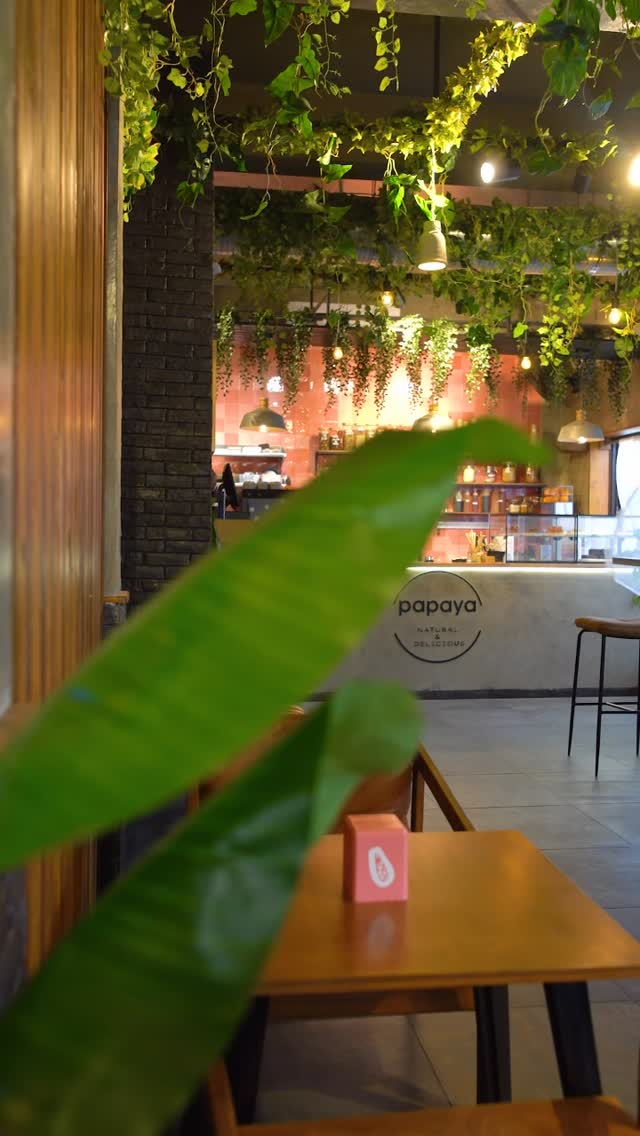 Papaya Cafe: inviting atmosphere and clear branding