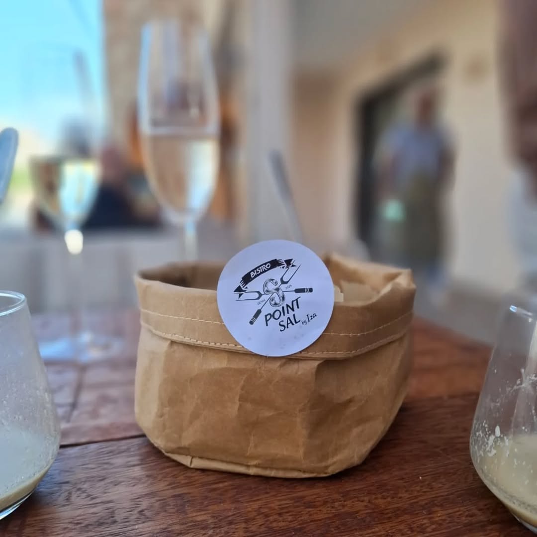 S-Point Bistro: attractive table setting and branding