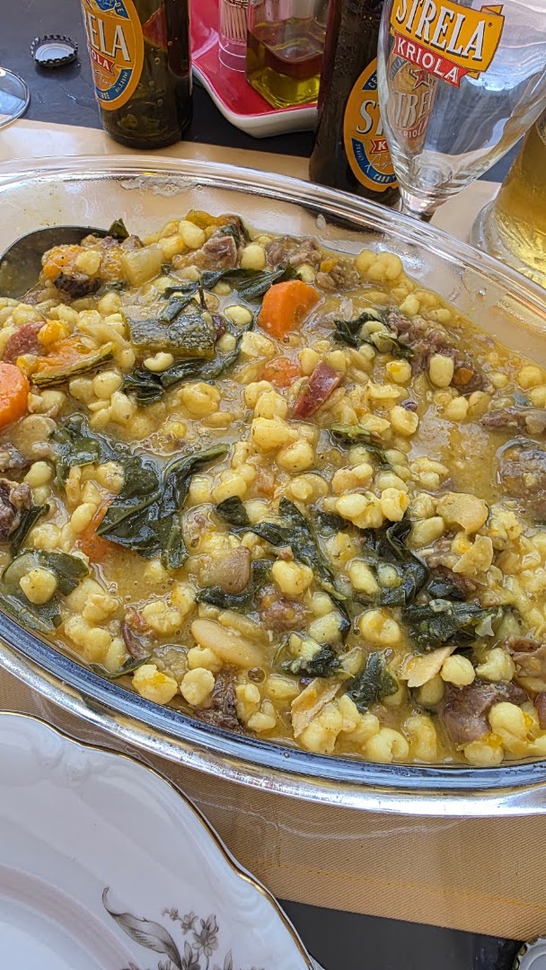 Bar Restaurant Mãe: appetizing photo of served dish