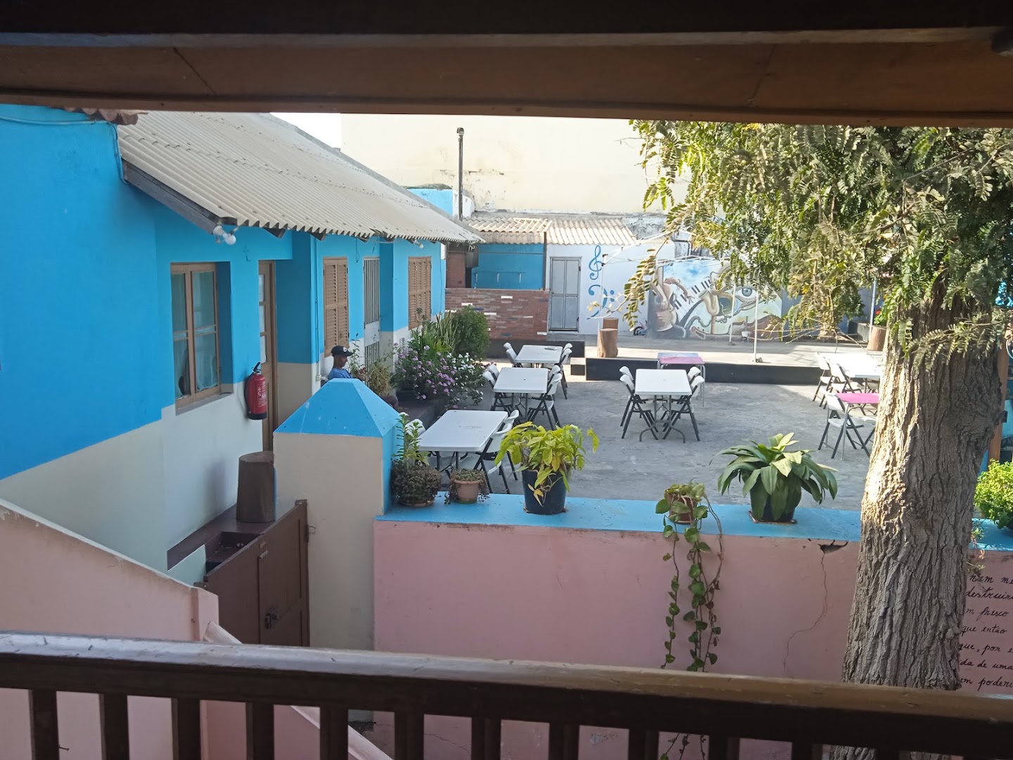 Espaço 24: clear view of restaurant terrace