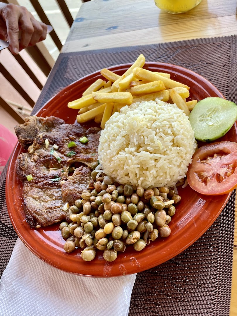 Espaço 24: appetizing photo of restaurant meal