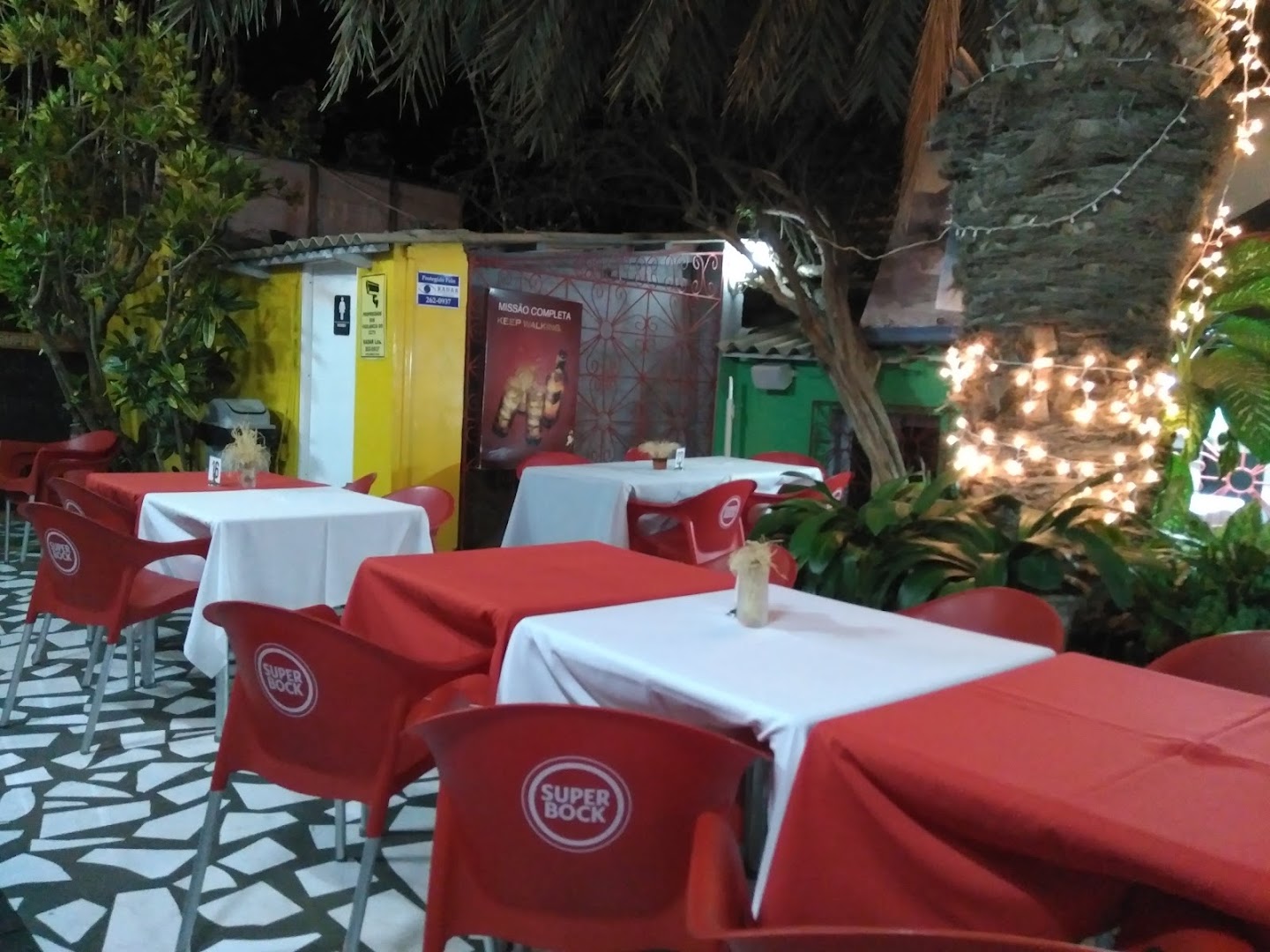 Tropical Club-Restaurante: clear view of restaurant terrace