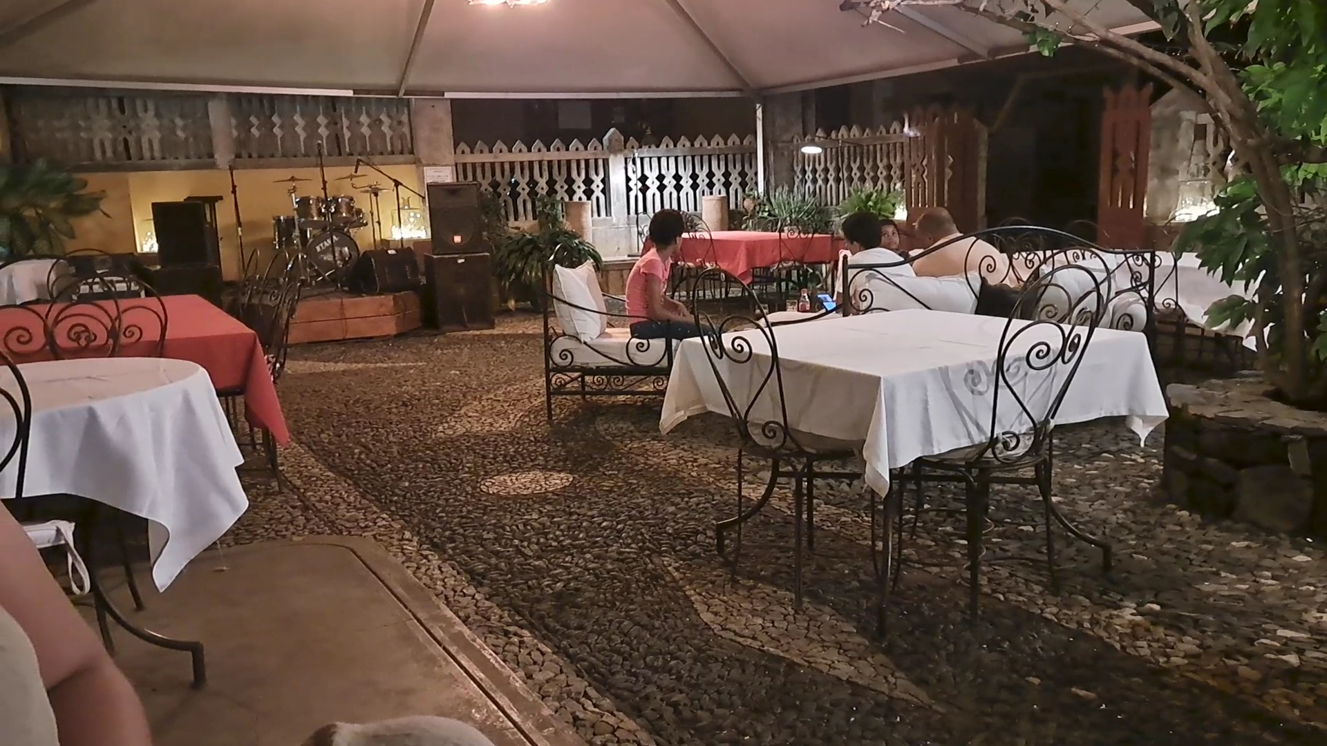 Zebra Corner Tapas Lounge: inviting outdoor lounge atmosphere
