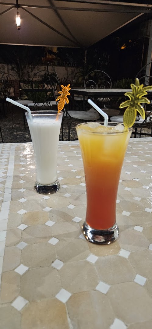 Zebra Corner Tapas Lounge: appealing photo of bar drinks