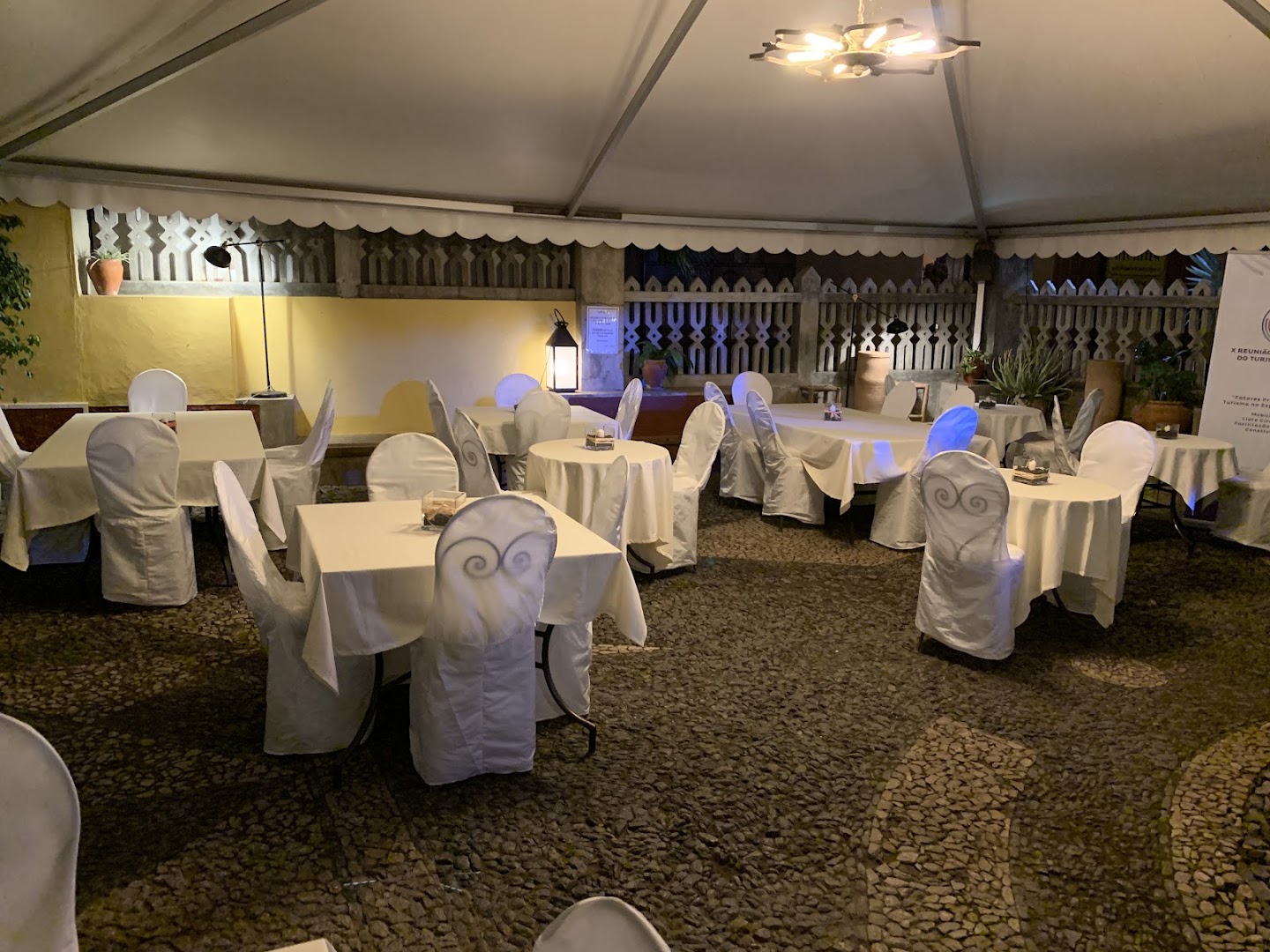Zebra Corner Tapas Lounge: clear view of venue atmosphere