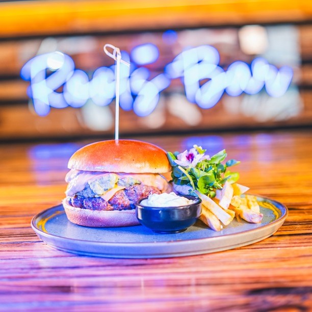Roots Bar: appetizing food photo with branding
