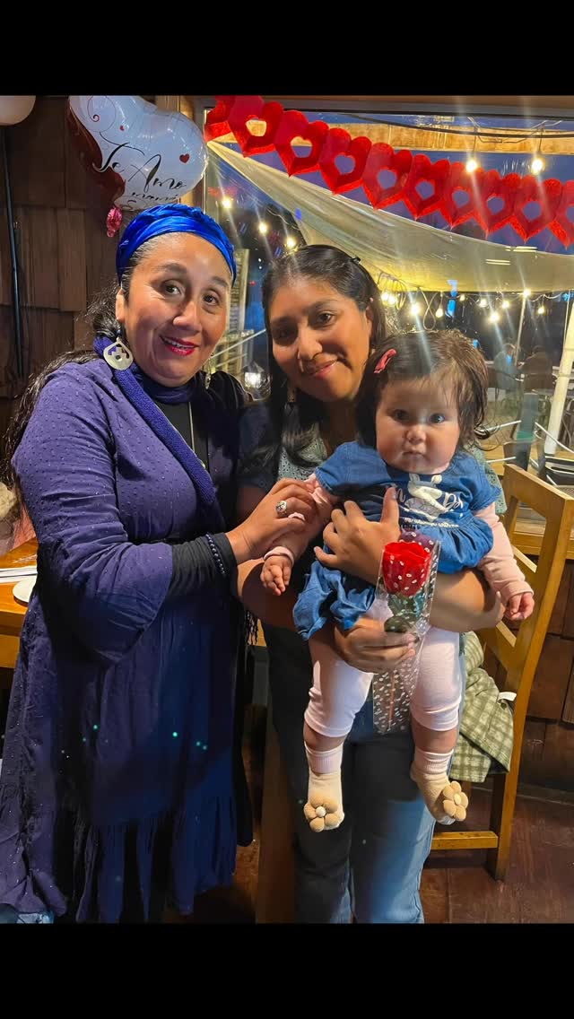Encanto Chilote Palafito: happy customers in venue