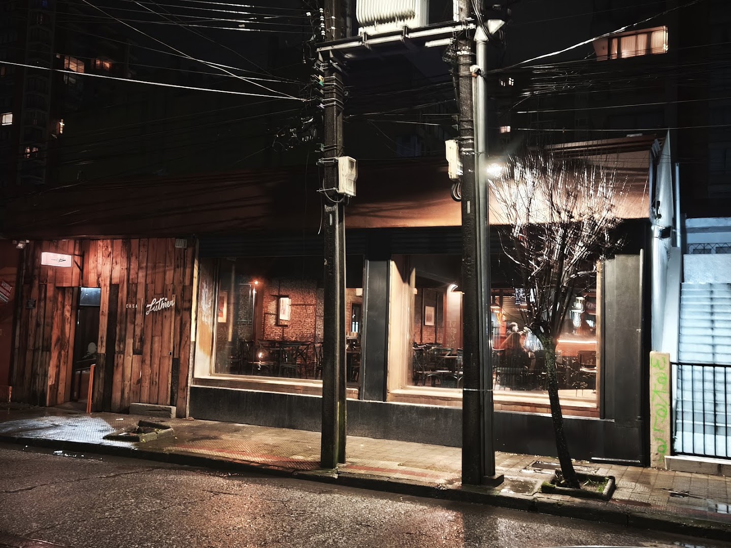 Casa Luthier: clear, atmospheric exterior night shot