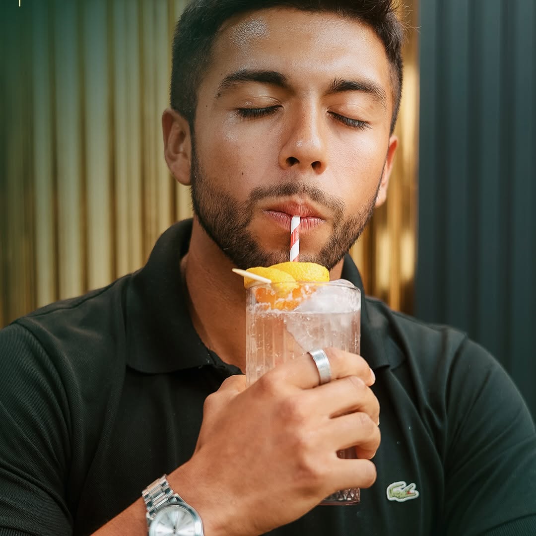 Mónaco Restobar & Coffee: high quality professional lifestyle shot