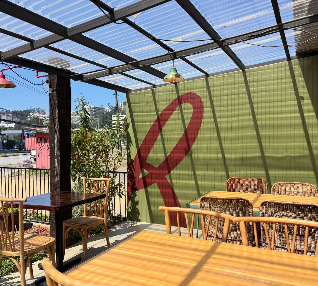 Rabbo Restaurant: inviting and clear restaurant terrace