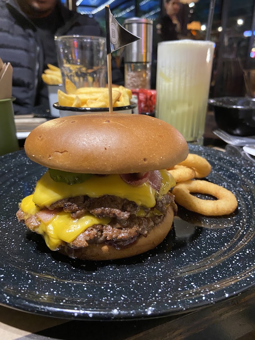By Roots Smoke House: appetizing, high-quality food photography