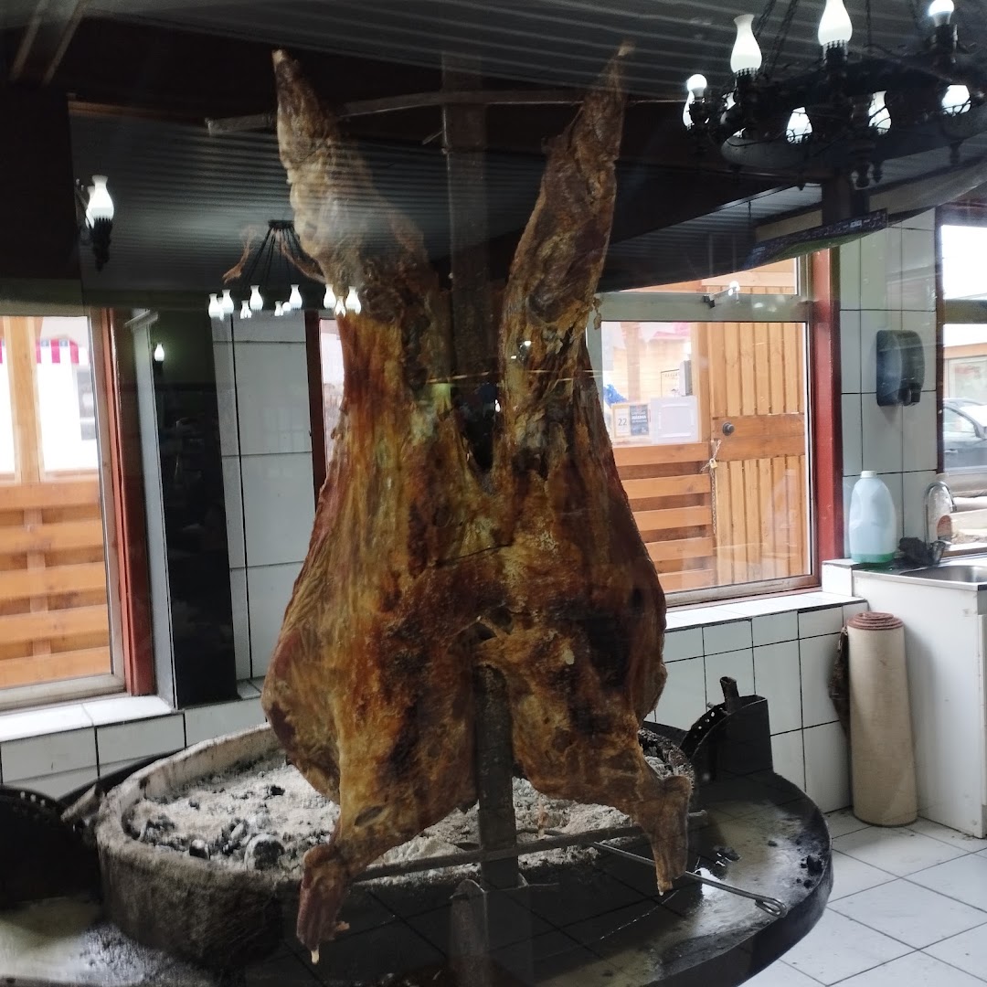 La Picada de Carlitos: appetizing display of traditional cooking