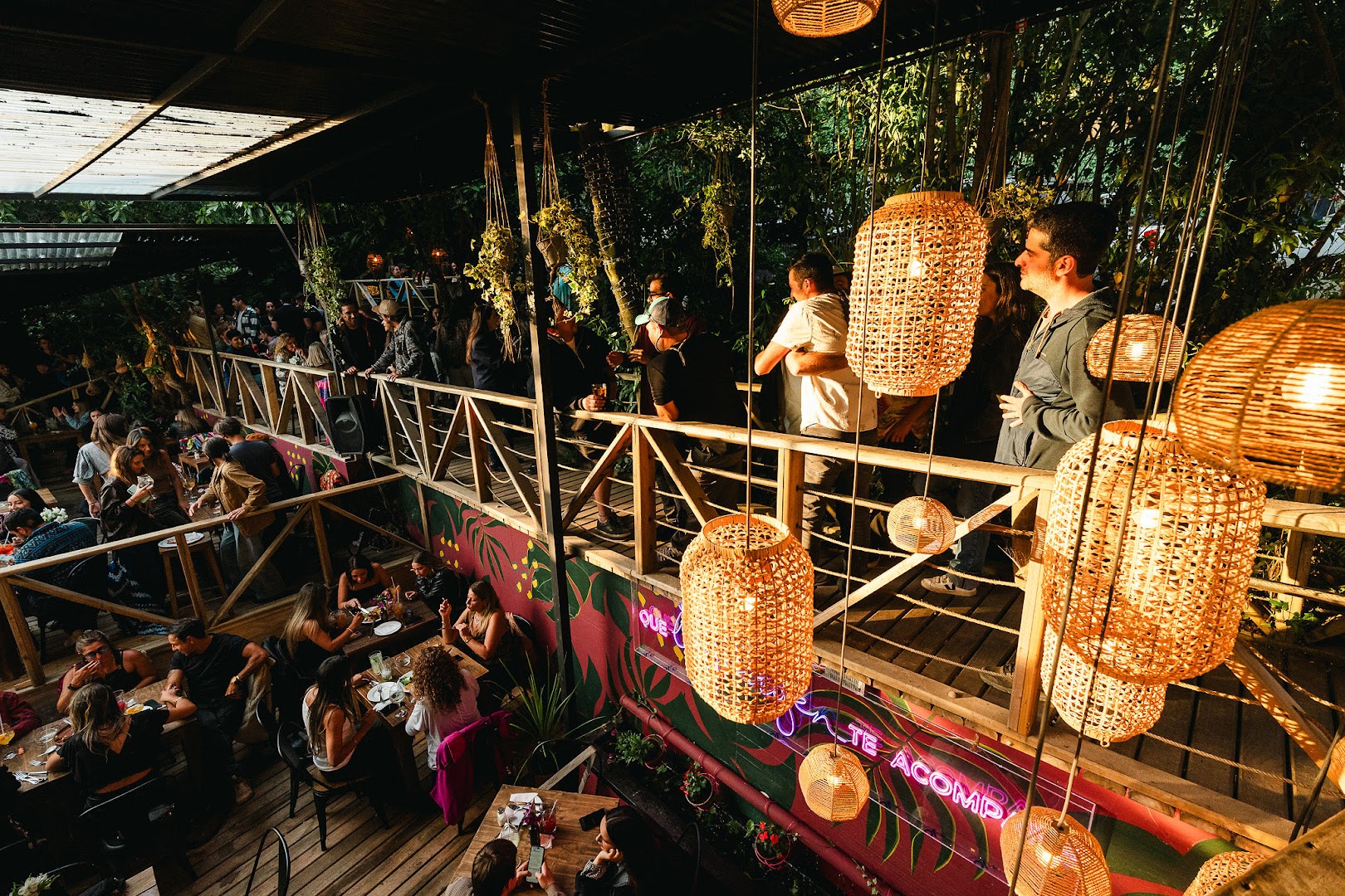 Bar La Virgen: vibrant atmosphere and interior