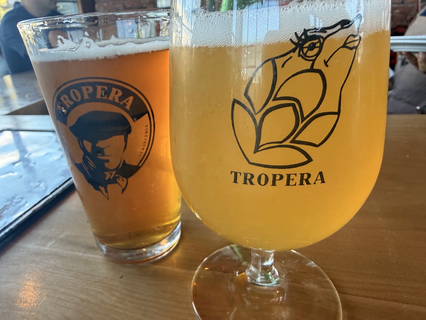Mesa Tropera: clear photo of branded drinks