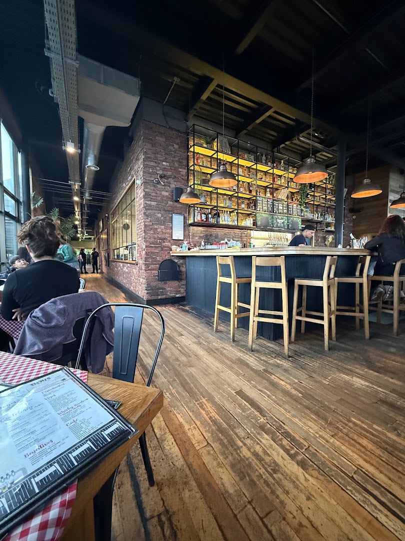 Mesa Tropera: inviting atmosphere and clear interior