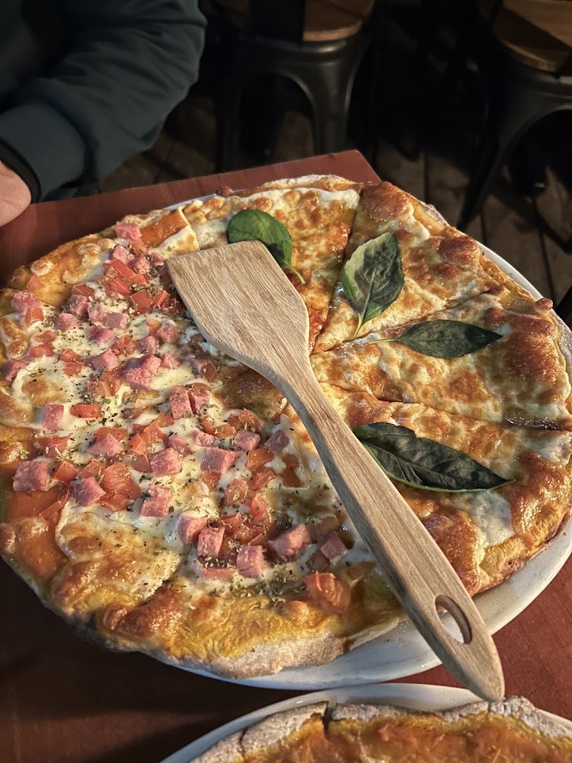 Quintal: appetizing photo of restaurant food