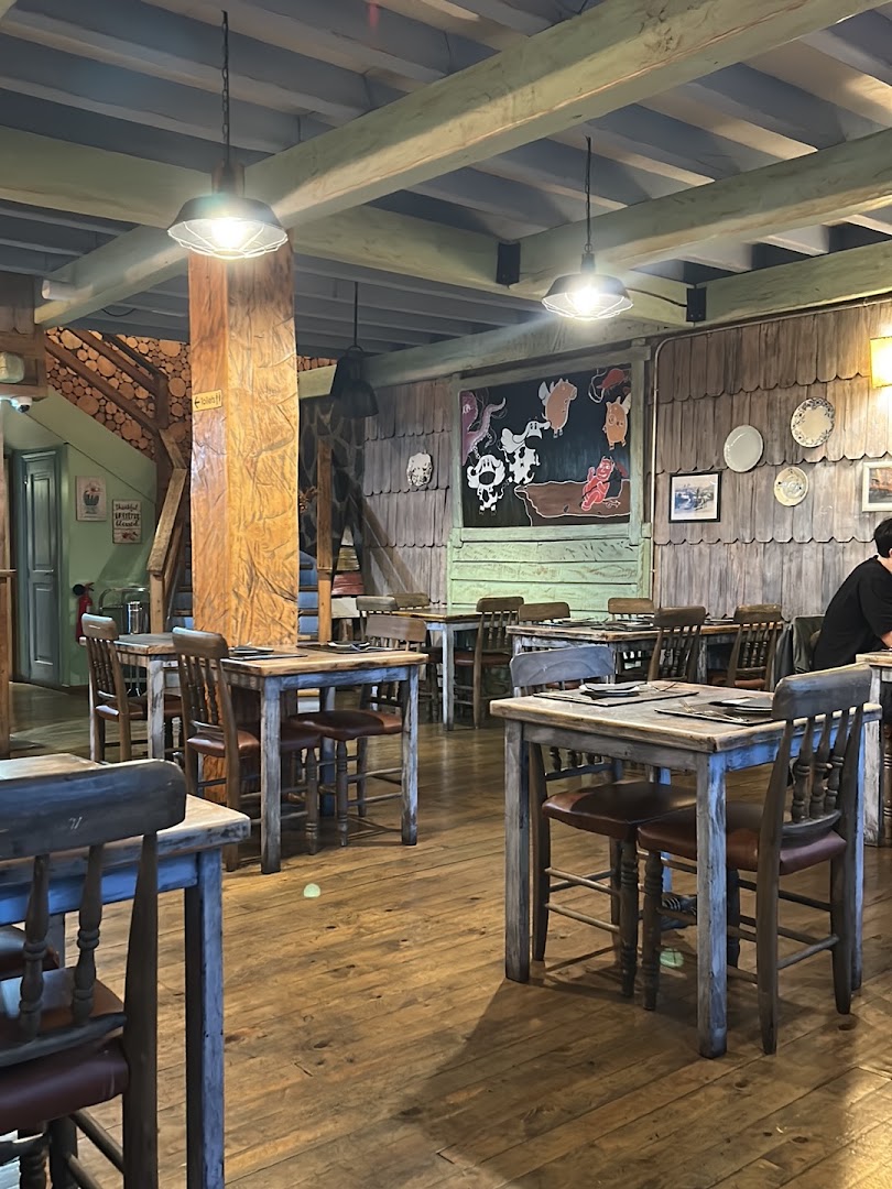 Santo Fuego: clear, inviting restaurant interior shot