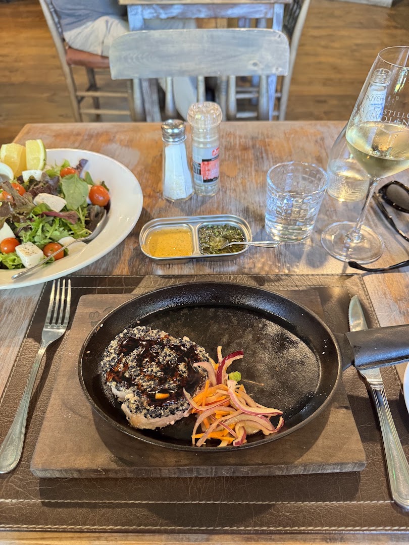 Santo Fuego: appetizing food presentation and setting