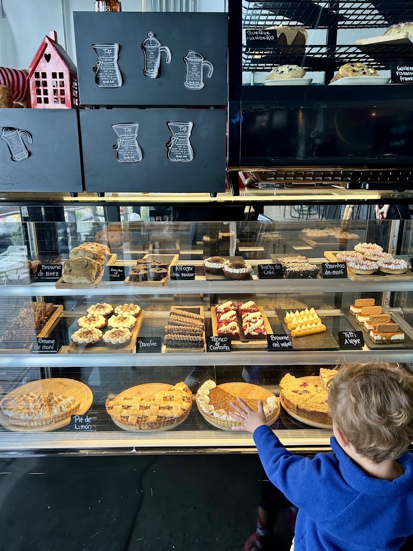 Tutti Bar de Café: clear display of food items