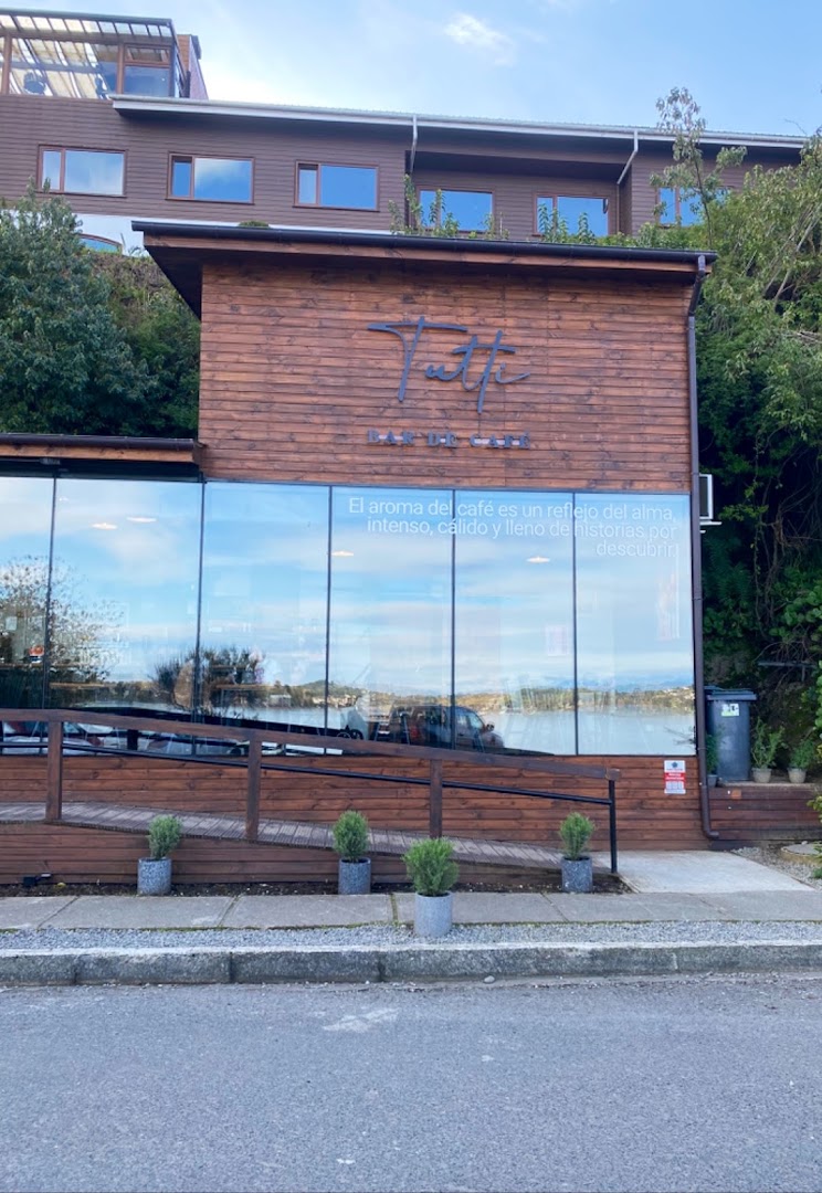 Tutti Bar de Café: clear exterior shot of venue
