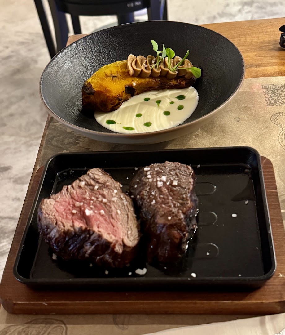 Aima Restaurant: appetizing, high-quality food photography