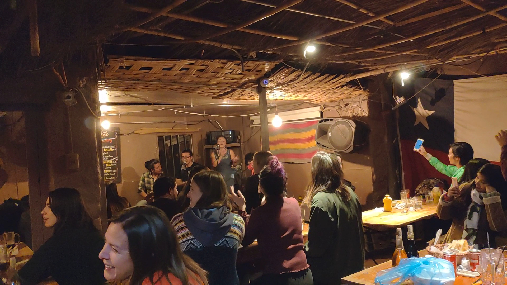 Barros Restaurante: lively restaurant atmosphere well