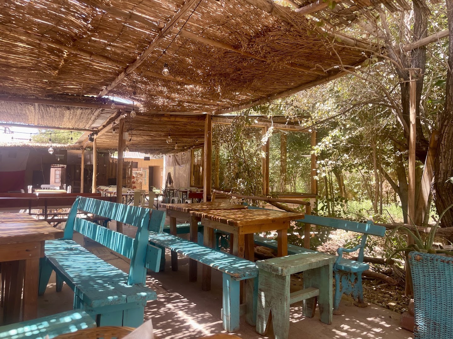 Barros Restaurante: inviting outdoor restaurant seating area