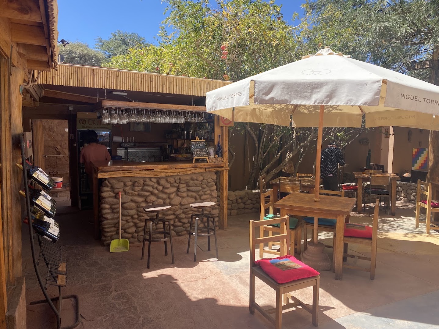Ckunna: clear shot of restaurant terrace