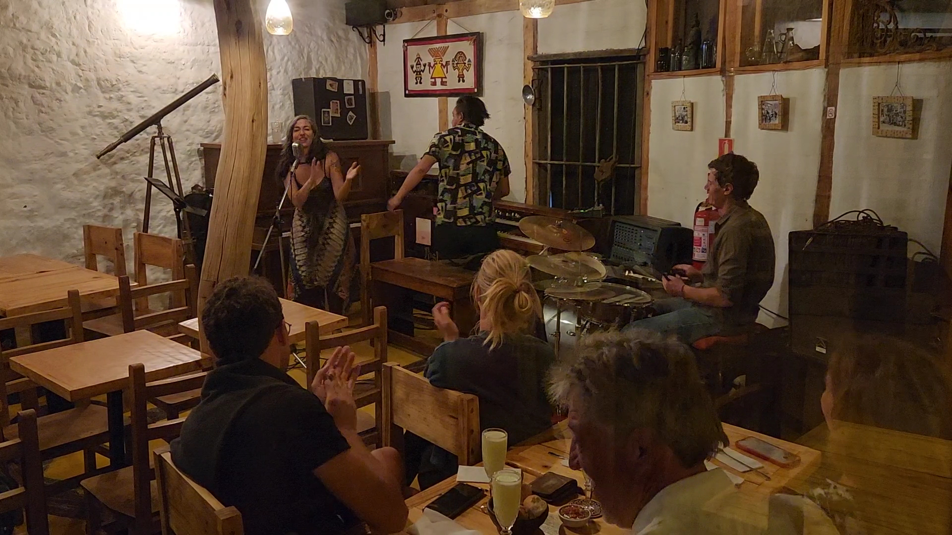 Pulpería Atacama: lively restaurant atmosphere