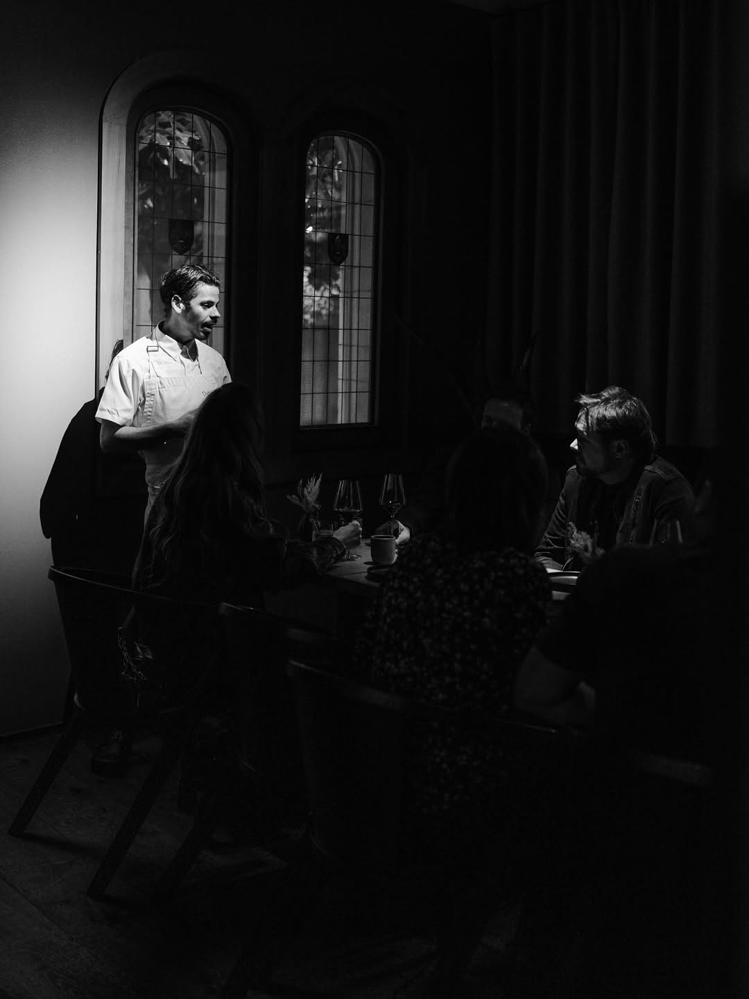 DeMo Magnolia: atmospheric shot of restaurant service