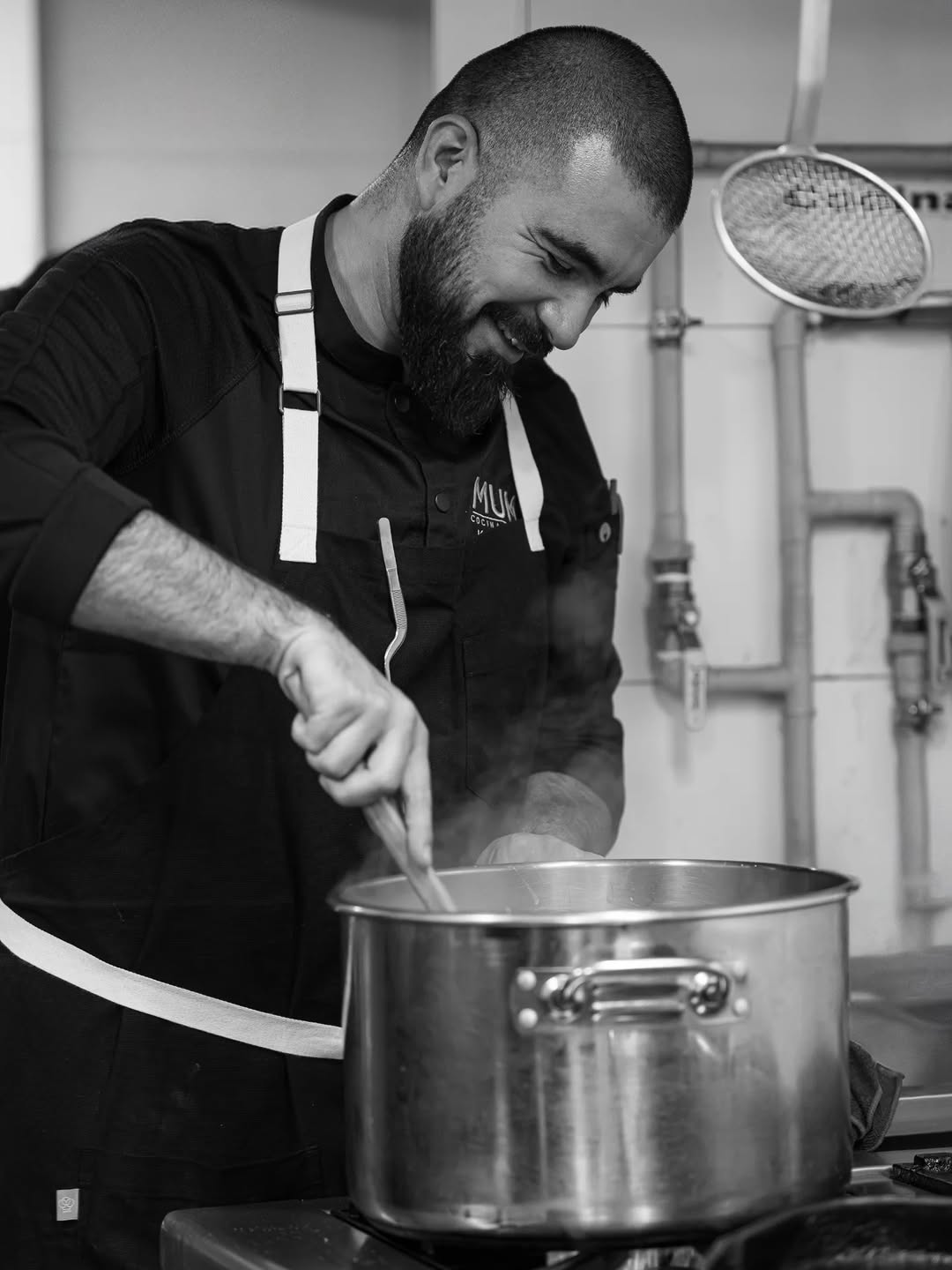 MUM Restaurante: professional photo of chef cooking