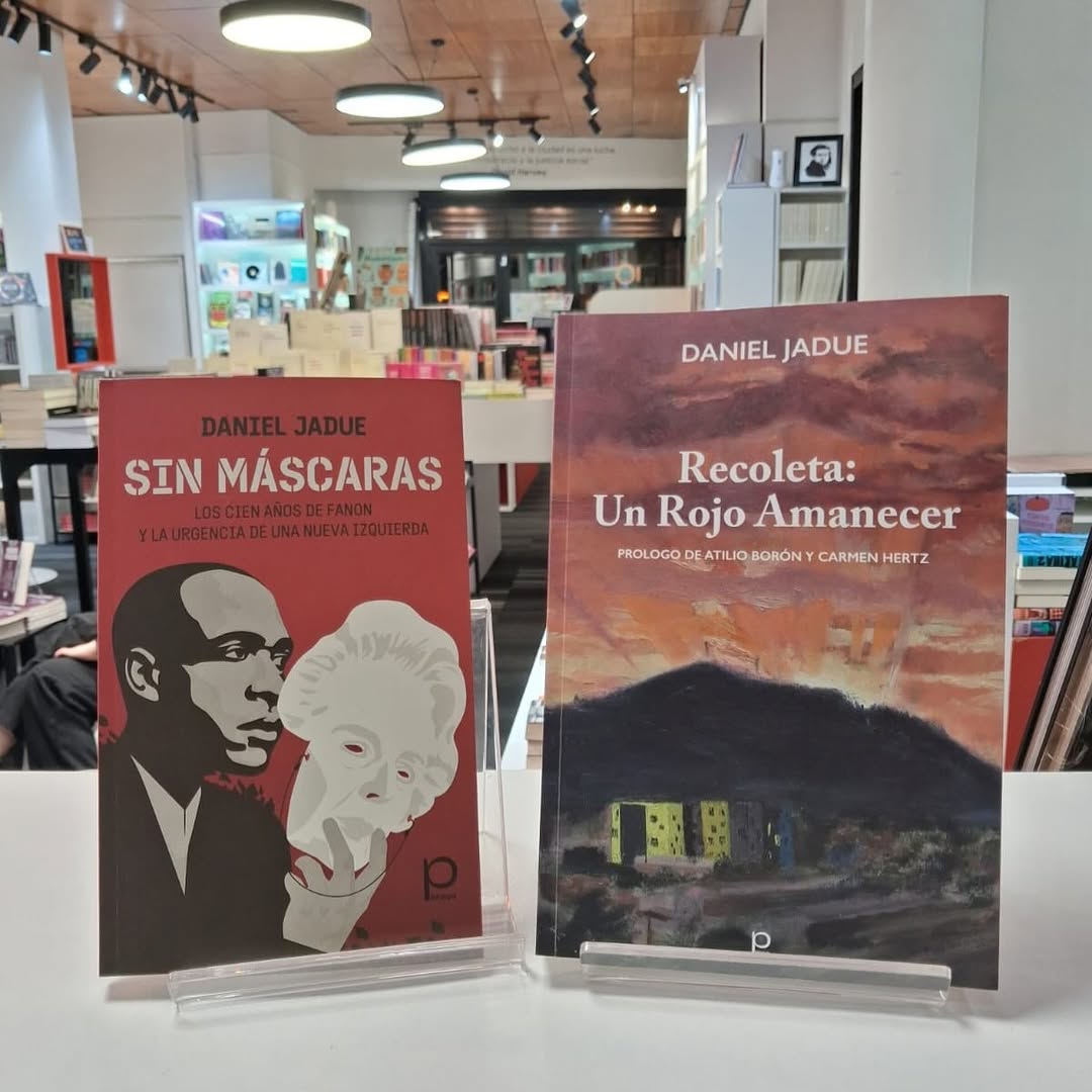 Odisea Libros: clear display of shop products