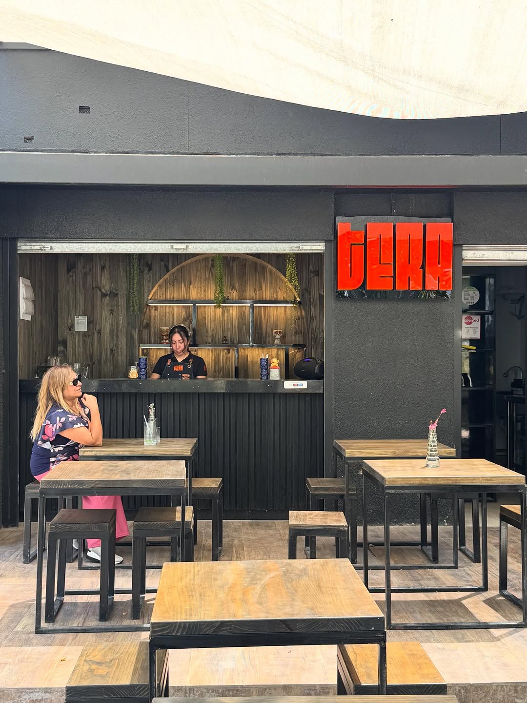 TERA: clear photo of restaurant exterior