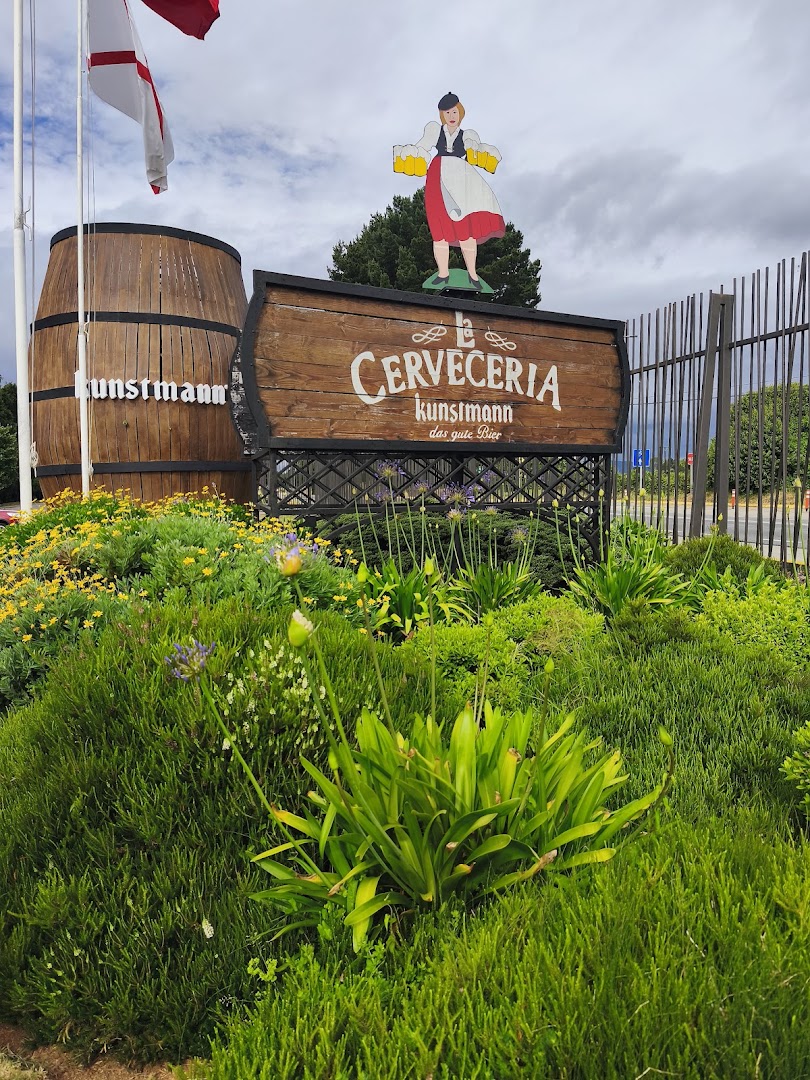 La Cervecería Kunstmann: clear, professional exterior signage photo