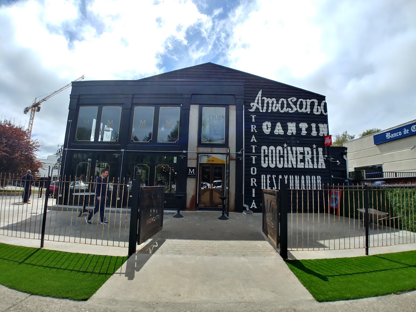 Mercato: clear exterior shot of restaurant