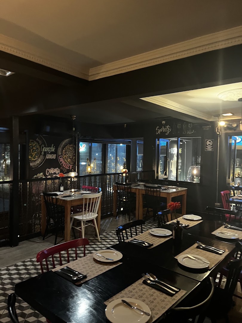 Mercato: clear, inviting restaurant interior shot