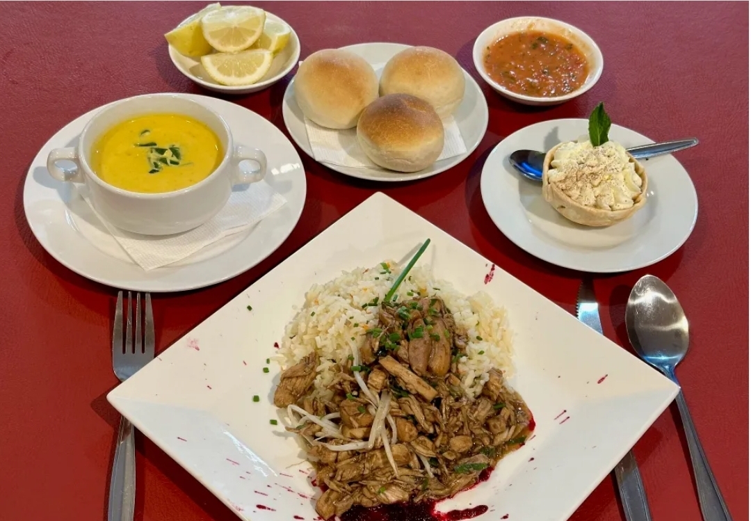 Espacio Prat: appetizing food presentation