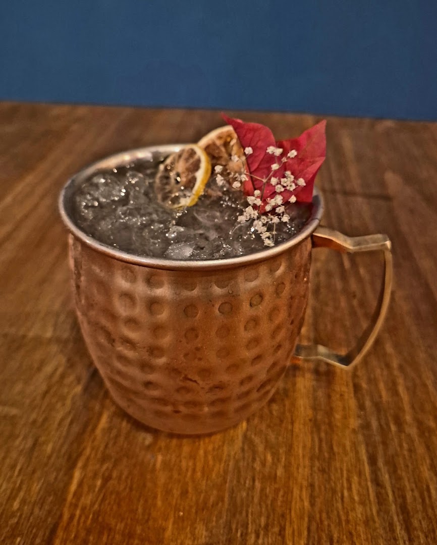 Madame Claude: high quality cocktail photo