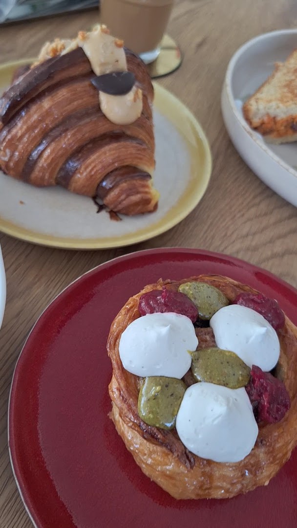 Medialuna Valpo: appetizing photo of breakfast pastries