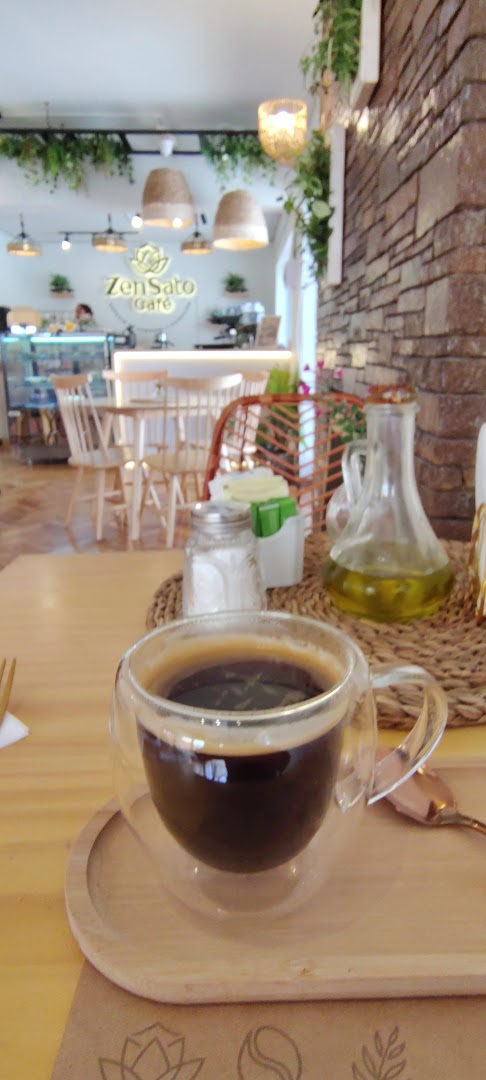 Zensato Café: inviting atmosphere and clear branding
