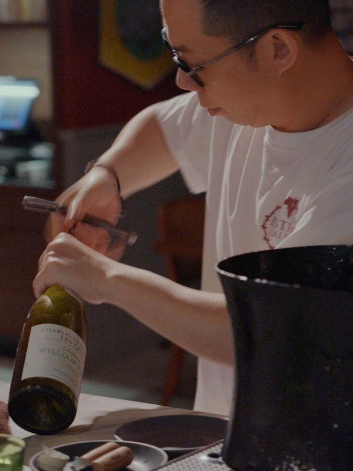 Bistrot du Vin: professional shot of staff service